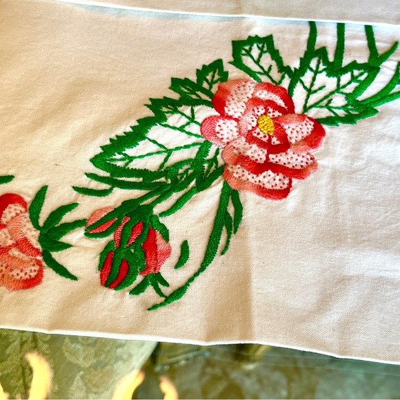 Hand Embroidered Vintage White Pillow Cases With flowers and butterflies - Picture 4 of 9
